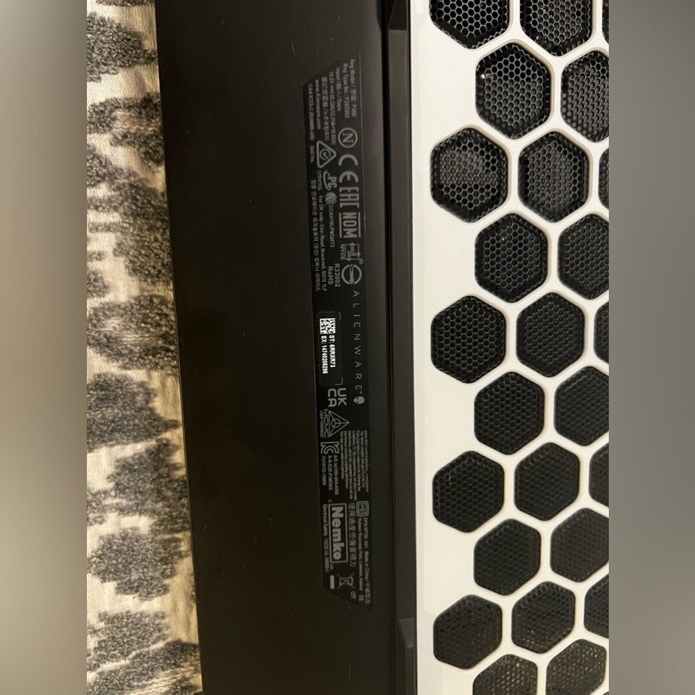 Alienware 51m R2 Gaming Laptop - Picture 5 of 11